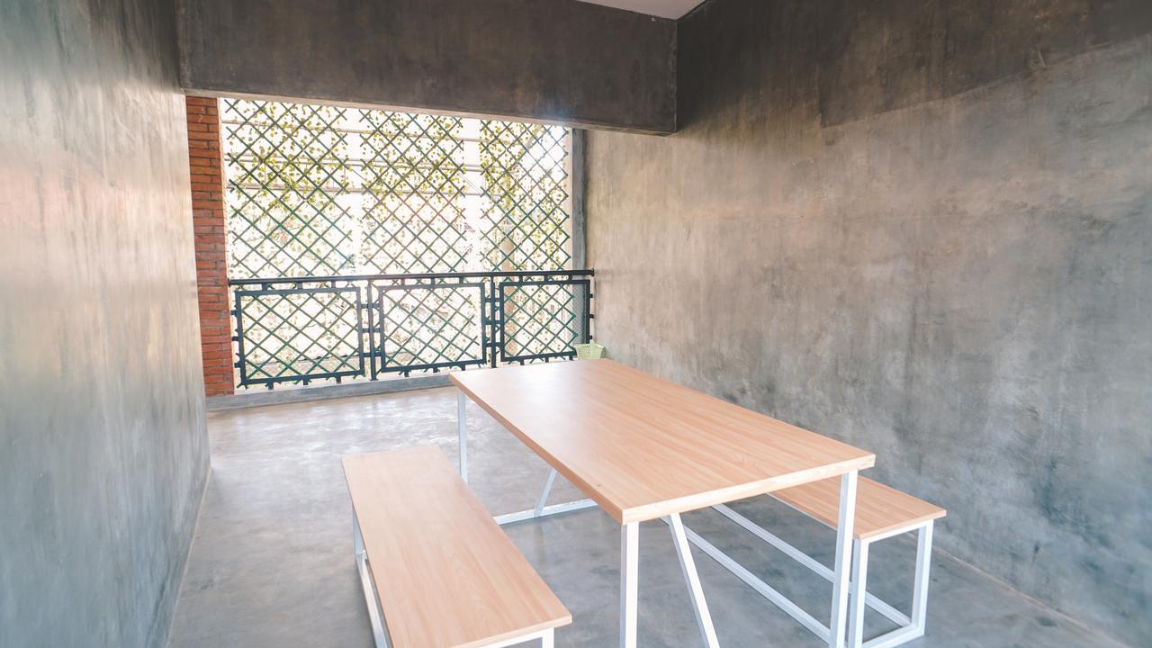 Penak Malioboro Hostel Jogjakarta Buitenkant foto