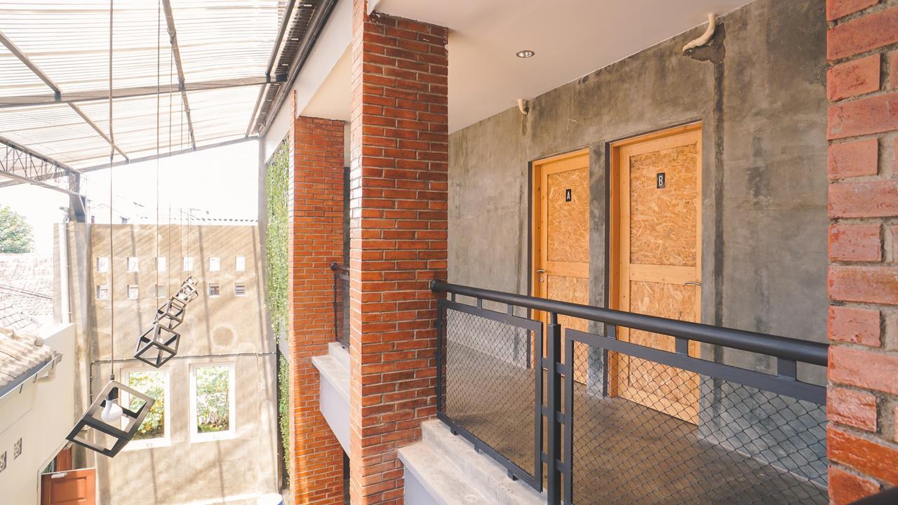Penak Malioboro Hostel Jogjakarta Buitenkant foto